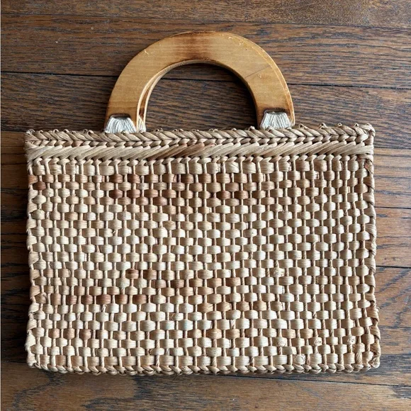 Handcrafted Tan Woven Bag with Wooden Handles Vintage - Picture 2 of 8
